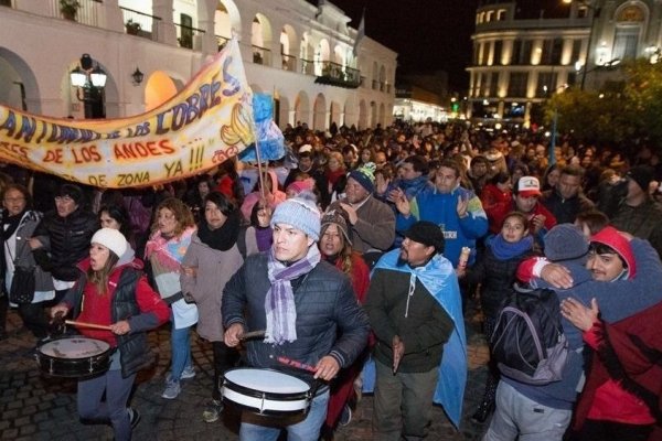 Salta: La Policía reprimió a docentes que se manifestaban