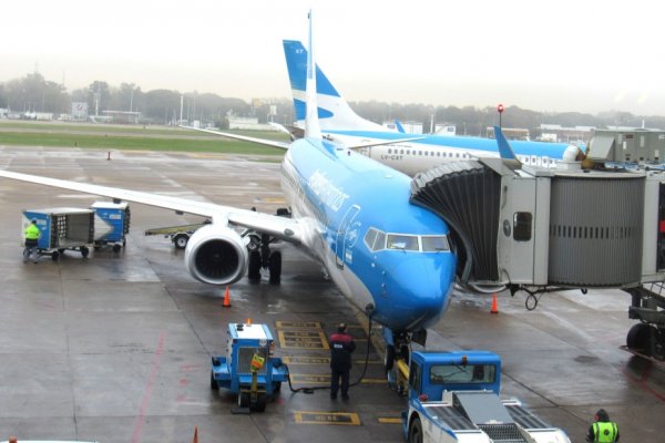 Aerolíneas Argentinas despidió a todo su personal en Uruguay y terceriza las tareas