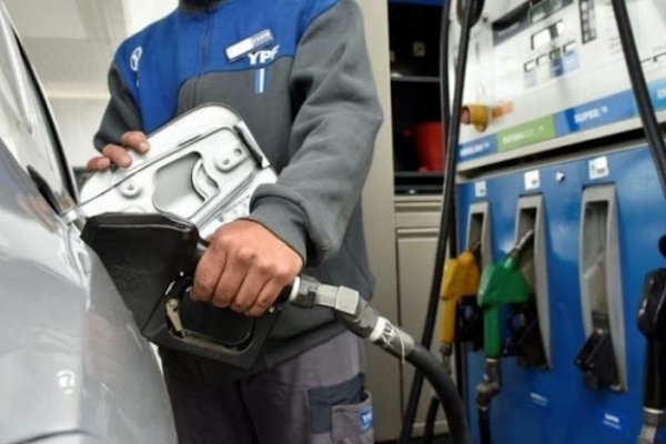 En el mes de agosto habrá una suba del 3% en combustibles