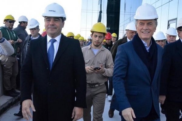 Macri y Valdés recorrieron el Centro Administrativo, saludaron a obreros y vecinos y recogieron apoyo