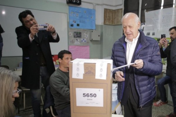 Roberto Lavagna votó en Saavedra