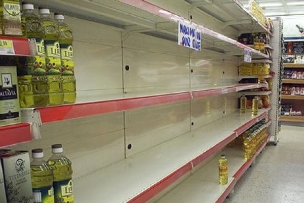 En las góndolas hay faltante de harina, aceite y azúcar