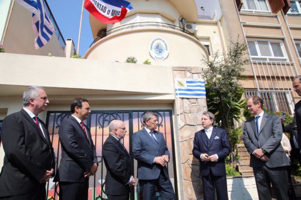 Valdés participó del acto inaugural del Consulado uruguayo