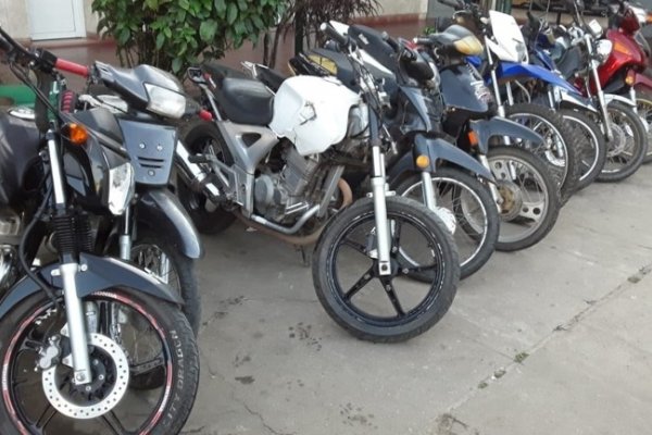 La Policía secuestró motocicletas y demoró a varias personas