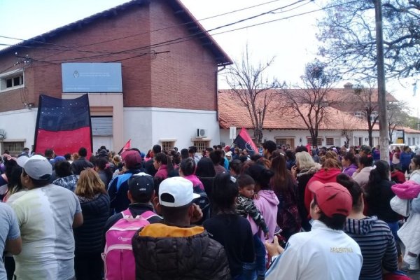 La Federación de Organizaciones de Base se manifestó frente a Vialidad Nacional