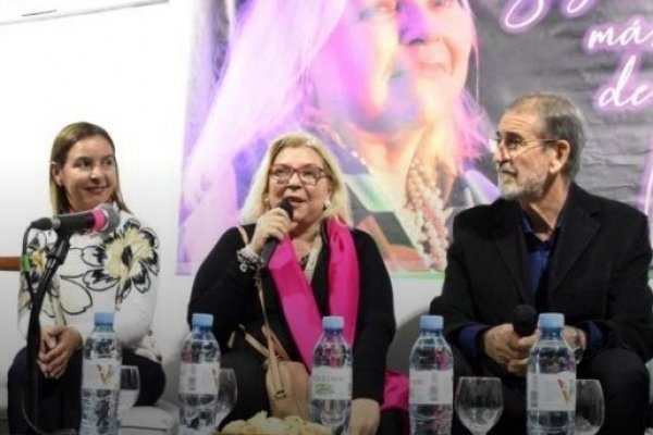 Elisa Carrió presentó su libro en Corrientes y respaldó a ECO