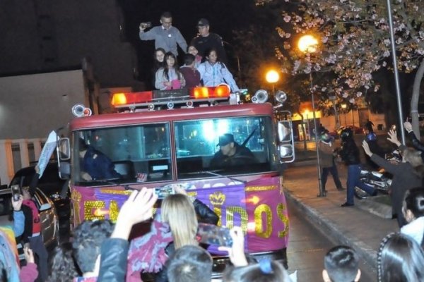 Recibimiento eufórico a los estudiantes de la escuela Belgrano