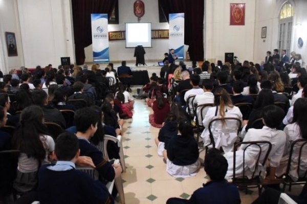 El grooming fue tema de debate entre jóvenes y tutores