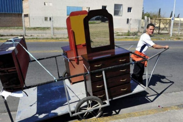 Llegó a la ministra Bullrich el caso de los colombianos muebleros prestamistas de Corrientes