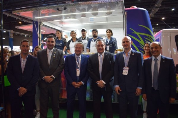 La red de Cocineros del Iberá estrenó Food Truck en la Feria Internacional de Turismo