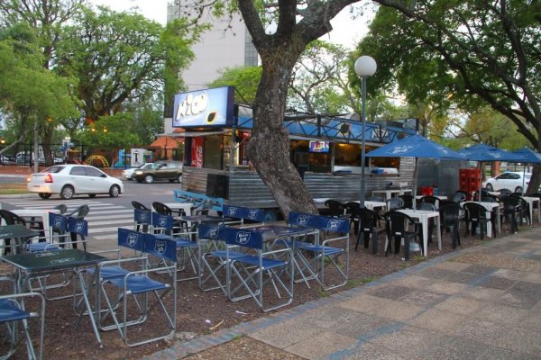 En la costanera correntina avanza la reglamentación a los carritos de comida