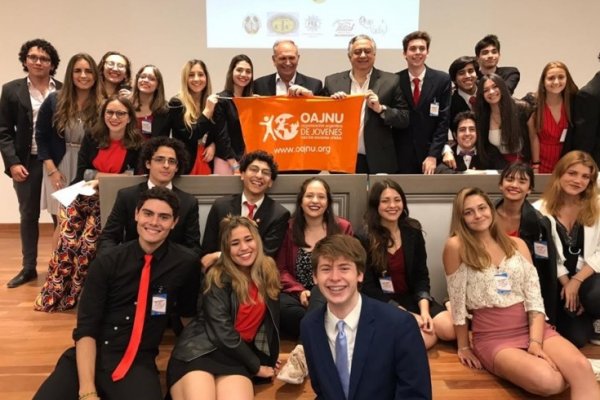 Cassani alentó a los jóvenes a ser protagonistas de las transformaciones sociales