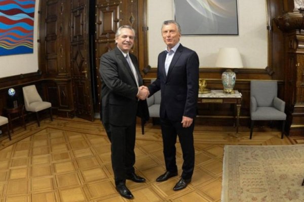 Alberto se reunió una hora con Macri en Casa Rosada para acordar la transición