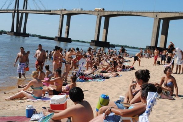 Corrientes: Salvaron a un nene de ahogarse en la Playa Arazaty