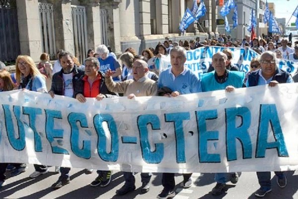 Alerta por incertidumbre e inestabilidad laboral de profesores secundarios