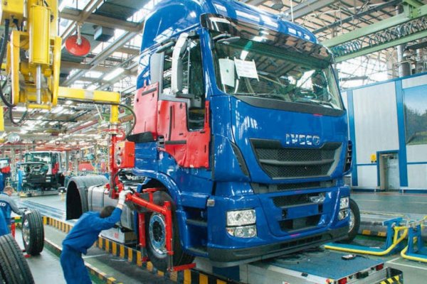 Iveco paraliza la producción de camiones por 5 meses y suspende a todo el personal