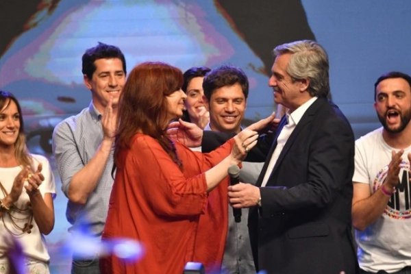 Cristina Kirchner recibe a Alberto Fernández en su departamento de Recoleta