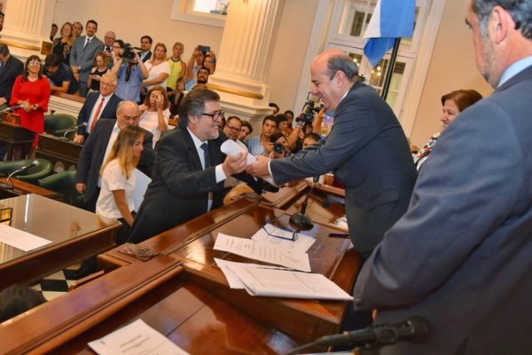 El vicegobernador tomó juramento a los senadores provinciales electos