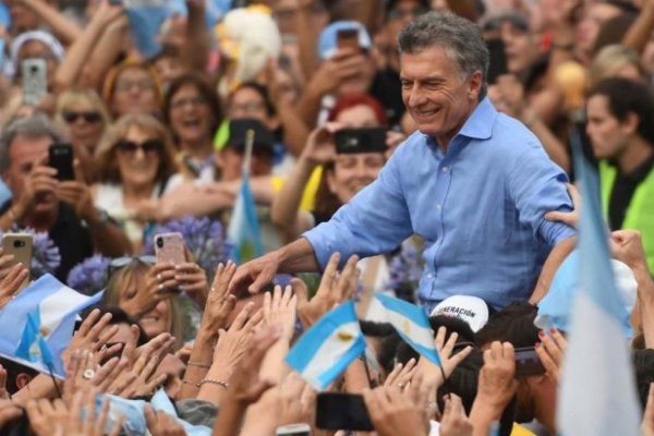 En Plaza de Mayo, Macri prometió ser una oposición constructiva y llamó a defender lo logrado