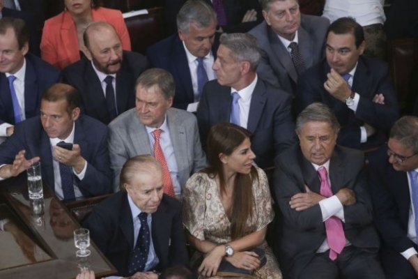 Gestos entre presidentes, cánticos menguados y el vilipendio de Cristina