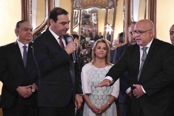 Carlos Vignolo juró como ministro Secretario General de Gobierno