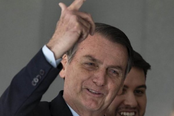 Internaron a Bolsonaro tras caerse en su residencia oficial