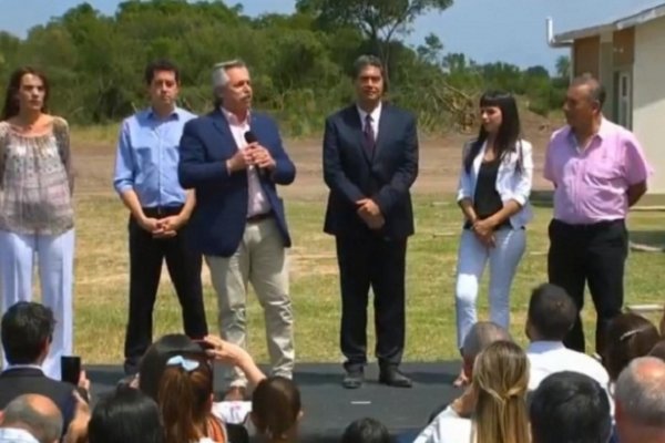 AHORA: Alberto Fernández entregó viviendas en Chaco