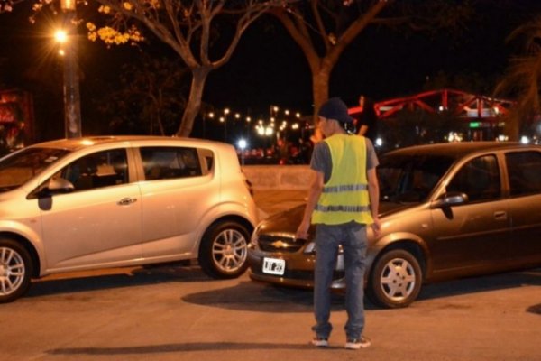 Detuvieron a dos trabajadores del estacionamiento en la costanera de Corrientes