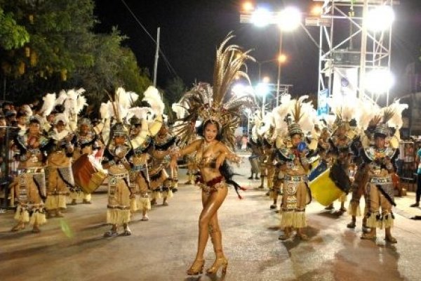 Con un show especial en Costanera Sur se presentaron los Carnavales Barriales 2020