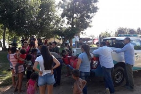 Esquina Corrientes: Continúan  con la asistencia por el temporal