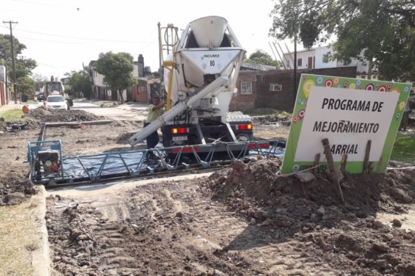 Más de seis cuadras finalizadas y se sigue pavimentando calles del B° Bañado Norte de Corrientes