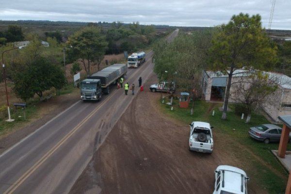 Dos camioneros dieron positivo en el test rápido, fueron hisopados y aislados en el ingreso a Esquina