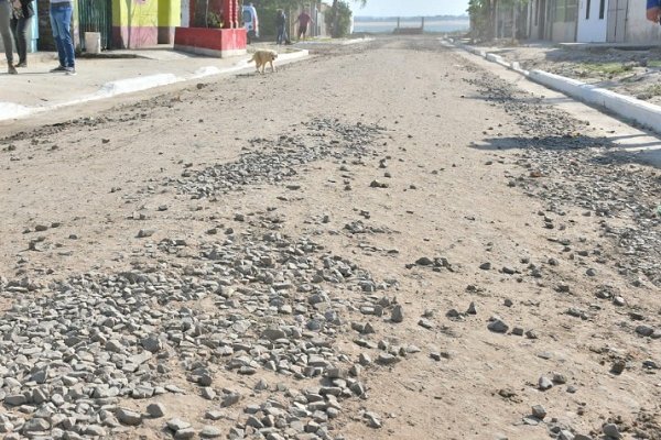 Inauguran cordón cuneta, ripio e iluminación en el barrio Plácido Martínez