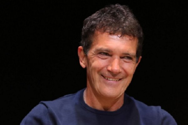 Antonio Banderas tiene coronavirus