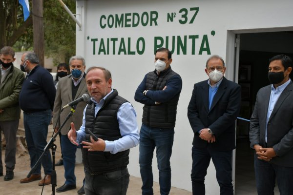 Inauguraron la biblioteca “Pocho Roch” en el comedor de Punta Taitalo