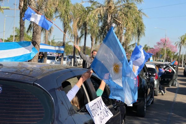 Correntinos desafiaron al virus y marcharon contra el Gobierno nacional