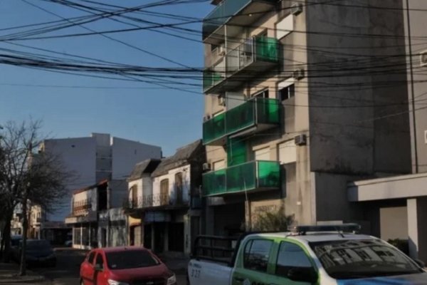 Investigan la muerte de joven basquetbolista en un departamento céntrico