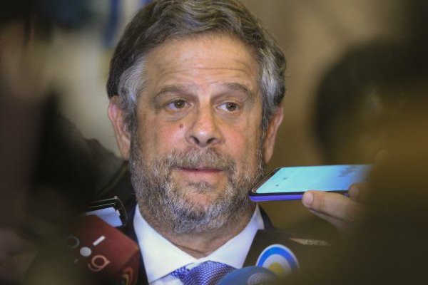 Vacunas vencidas: Gobierno denunciará a Rubinstein por malversación de fondos