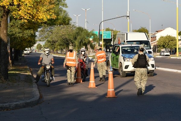 Fuertes controles de la policía para evitar circulación masiva