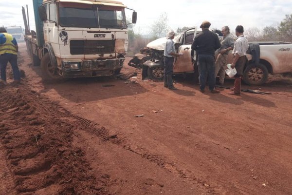 Quema de pastizales provocó un grave accidente entre dos vehículos