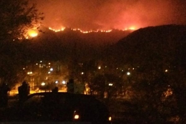 Incendios en Córdoba: Más de 150 bomberos combaten las llamas con la ayuda de aviones hidrantes