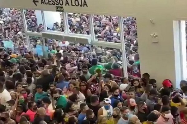 Escándalo en Brasil por una impresionante avalancha de gente en un shopping