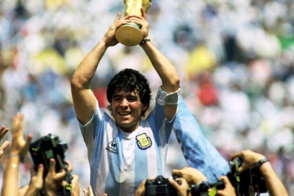 Maradona o el arte de gambetear al olvido