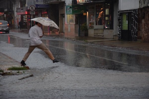 Continúa el anuncio de tormentas fuertes para Corrientes