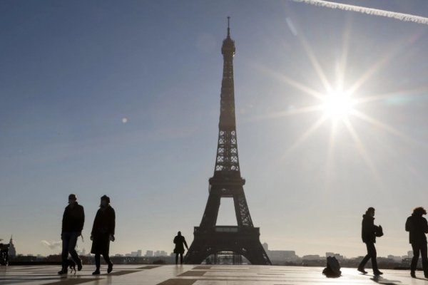 Francia empieza la campaña masiva de vacunación entre abril y junio