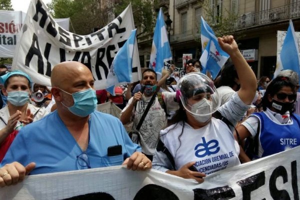 Murió un jefe del Hospital Ramos Mejía en la marcha de los médicos porteños