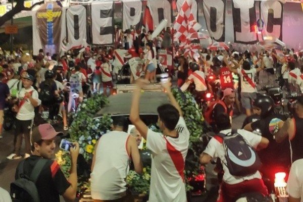 La multitudinaria caravana de River por el 9/12