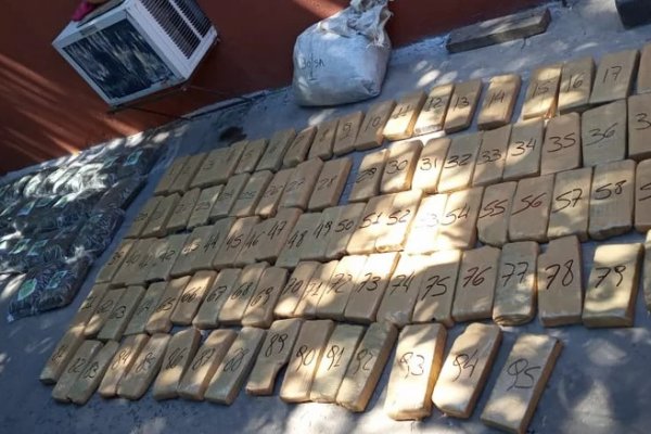 Detuvieron a dos hombres con 120 kilos de droga