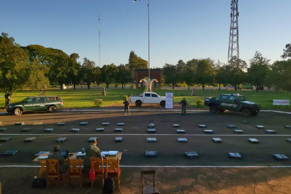 Misiones: Una camioneta fue abandonada con dos toneladas de marihuana