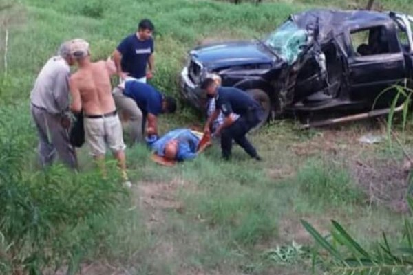 Una camioneta despistó y volcó sobre Ruta Nacional Nº 118